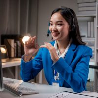 young-friendly-operator-woman-agent-with-headsets-working-call-centre